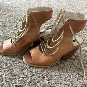 Matiko women’s Piper open toe bootie, size 6 Gorgeous on!!!